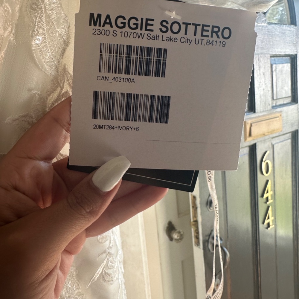 Maggie Sottero Greenley Dress size 6 - Picture 3 of 5